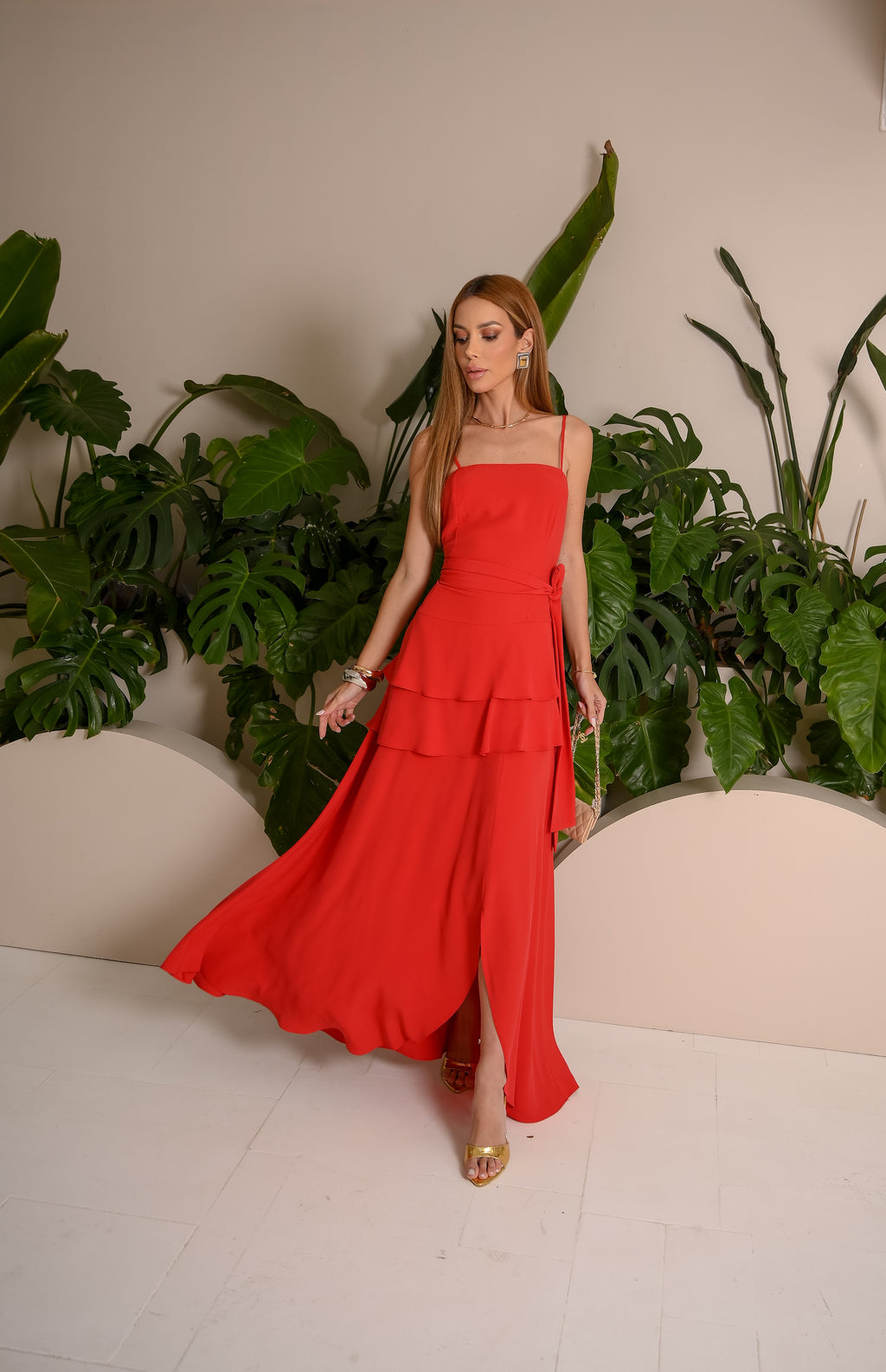 VESTIDO LONGO DECOTE RETO COM BABADO VERMELHO