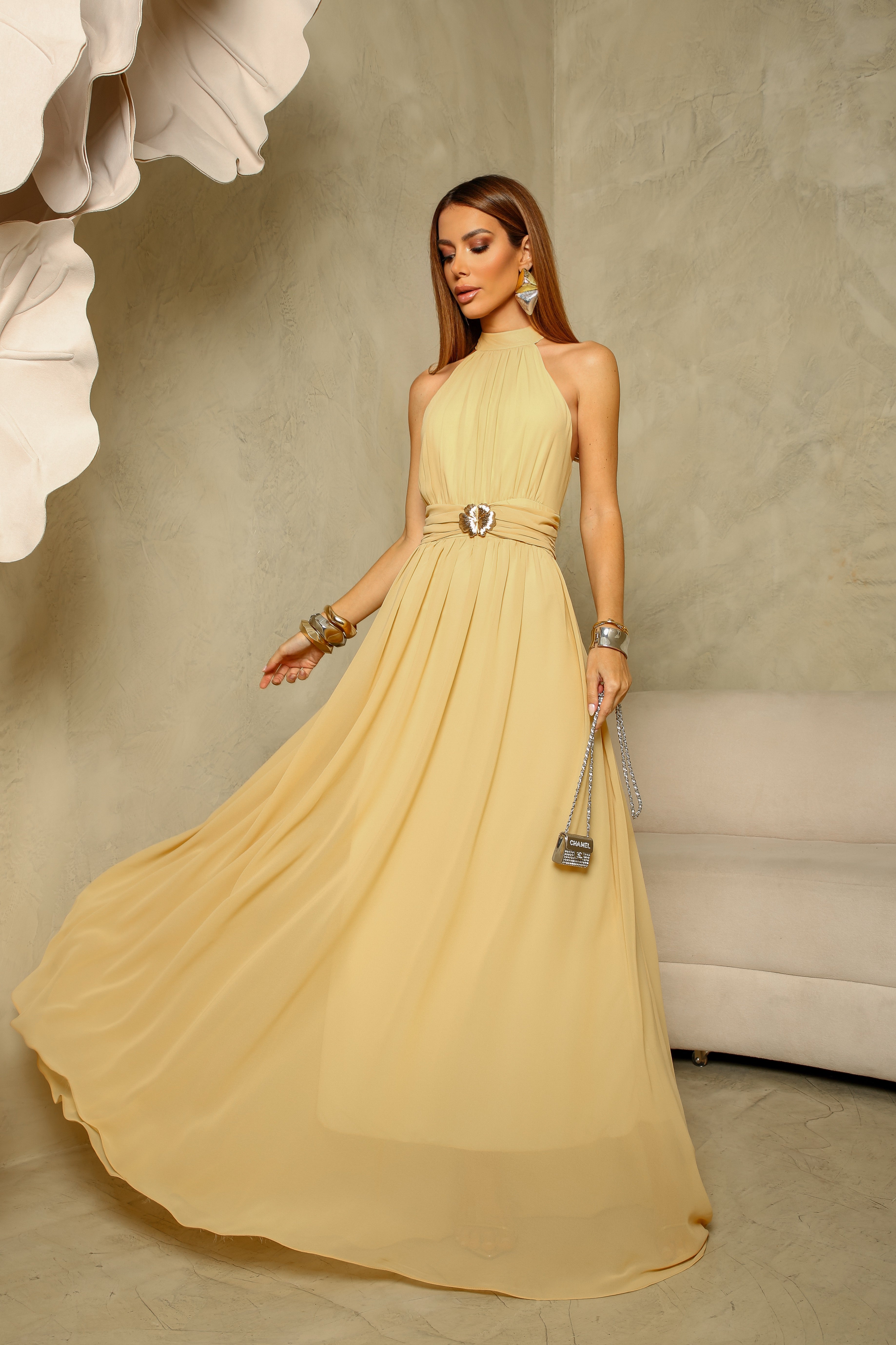 VESTIDO LONGO FRENTE ÚNICA DRAPEADO GOLA ALTA AMARELO