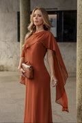 VESTIDO LONGO COM CAPA E COSTAS ABERTAS TERRACOTA
