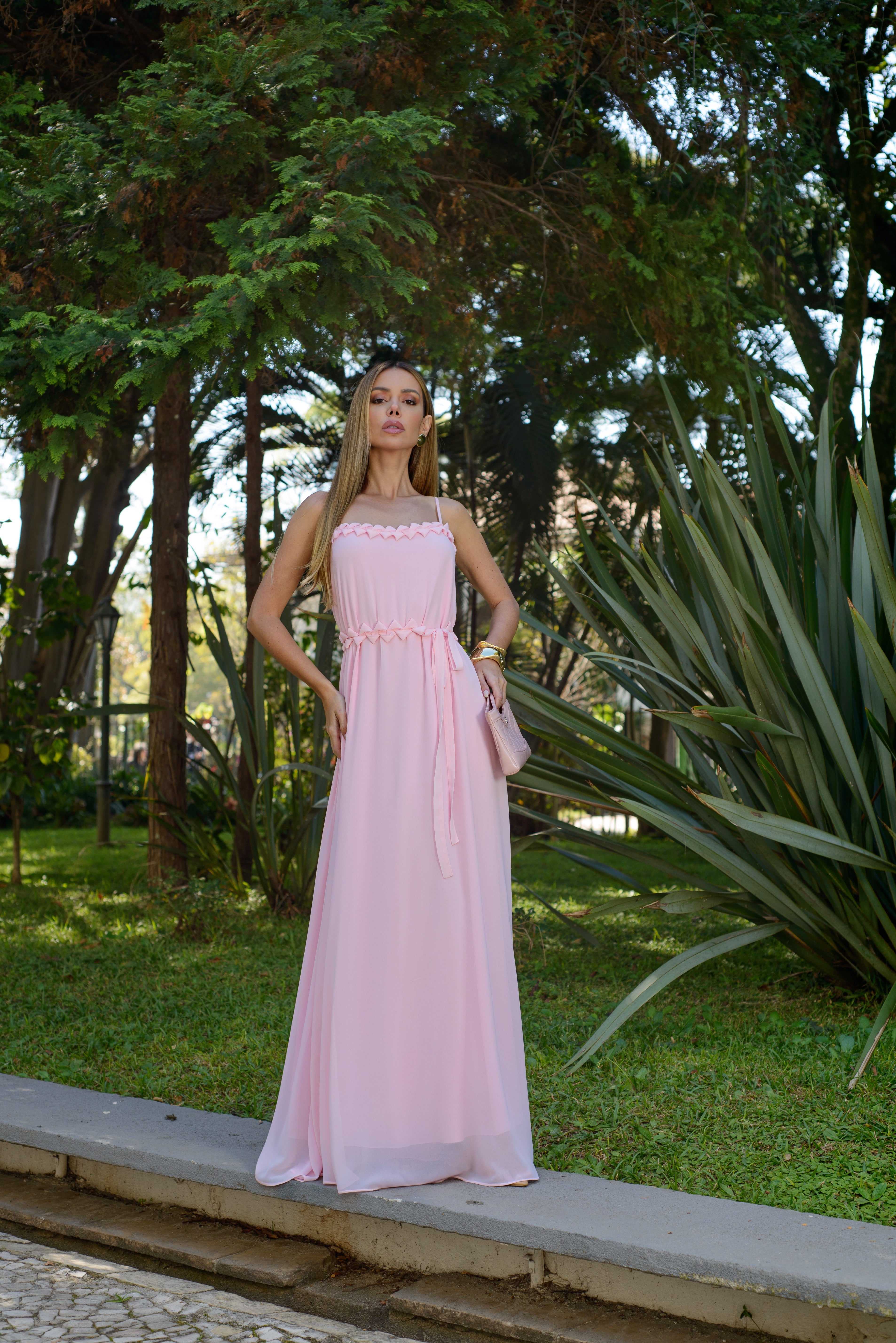 VESTIDO LONGO DECOTE RETO DE ALÇAS COM DETALHE ORIGAMI ROSA