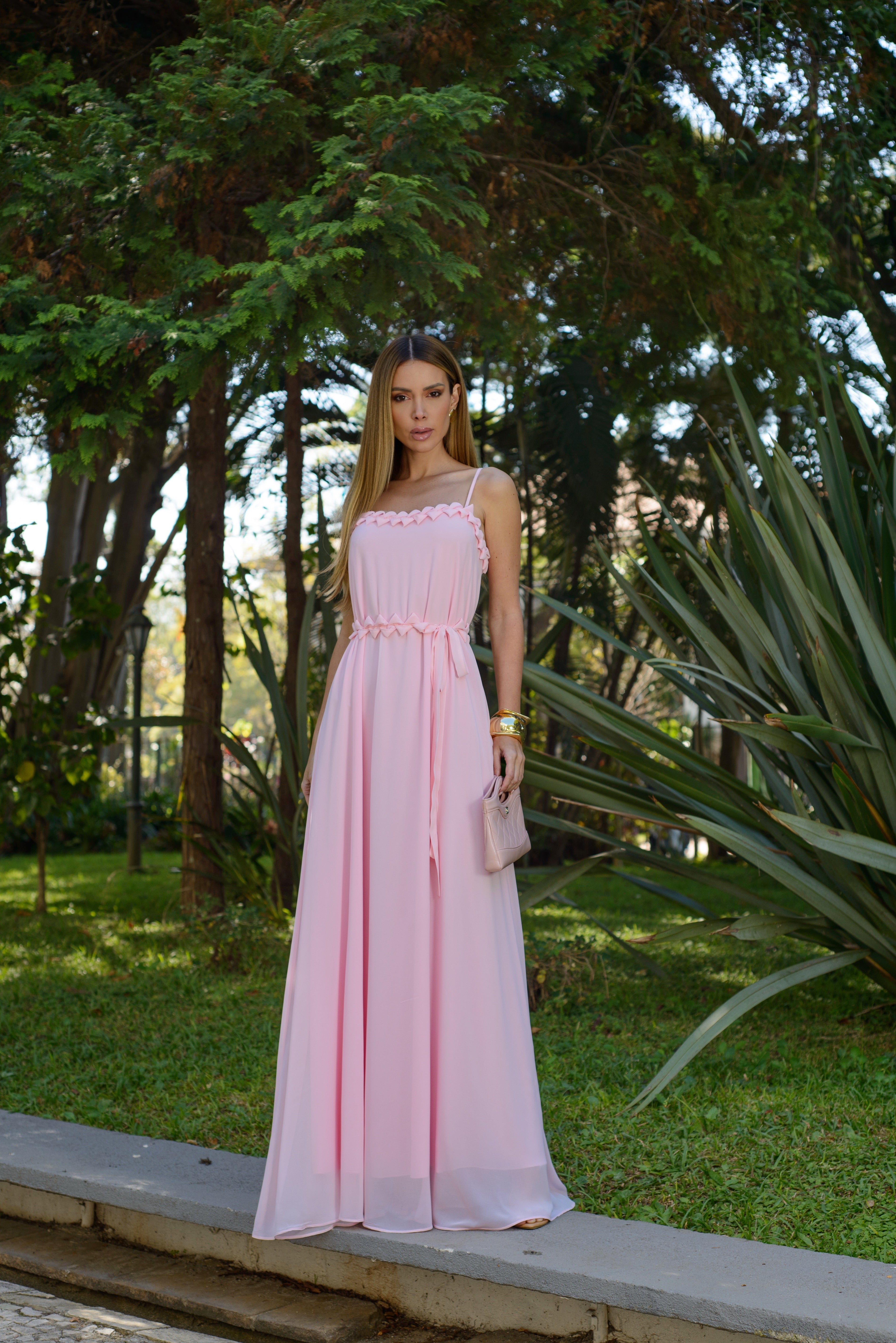 VESTIDO LONGO DECOTE RETO DE ALÇAS COM DETALHE ORIGAMI ROSA