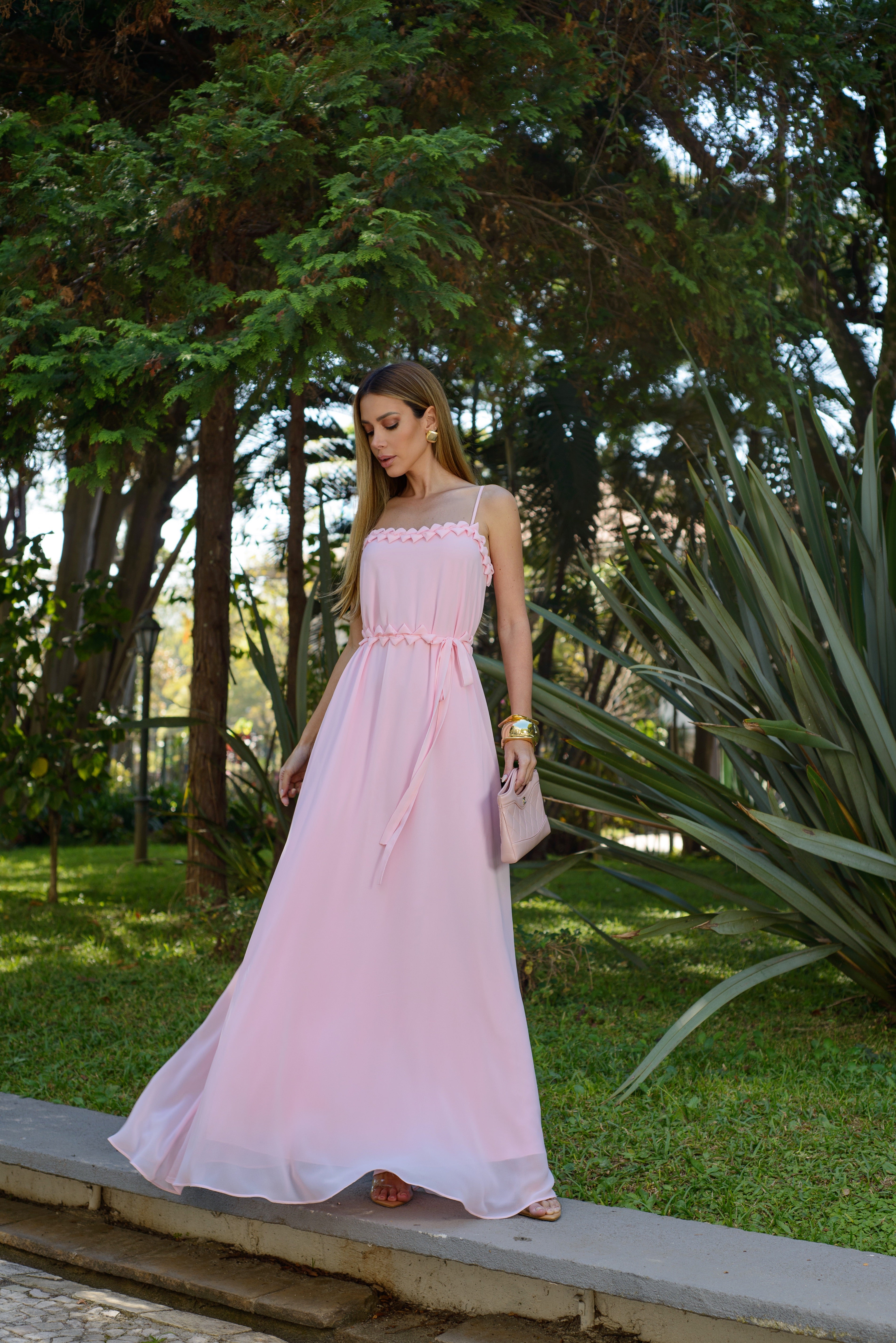 VESTIDO LONGO DECOTE RETO DE ALÇAS COM DETALHE ORIGAMI ROSA