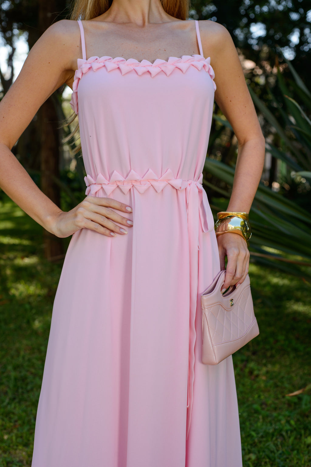 VESTIDO LONGO DECOTE RETO DE ALÇAS COM DETALHE ORIGAMI ROSA