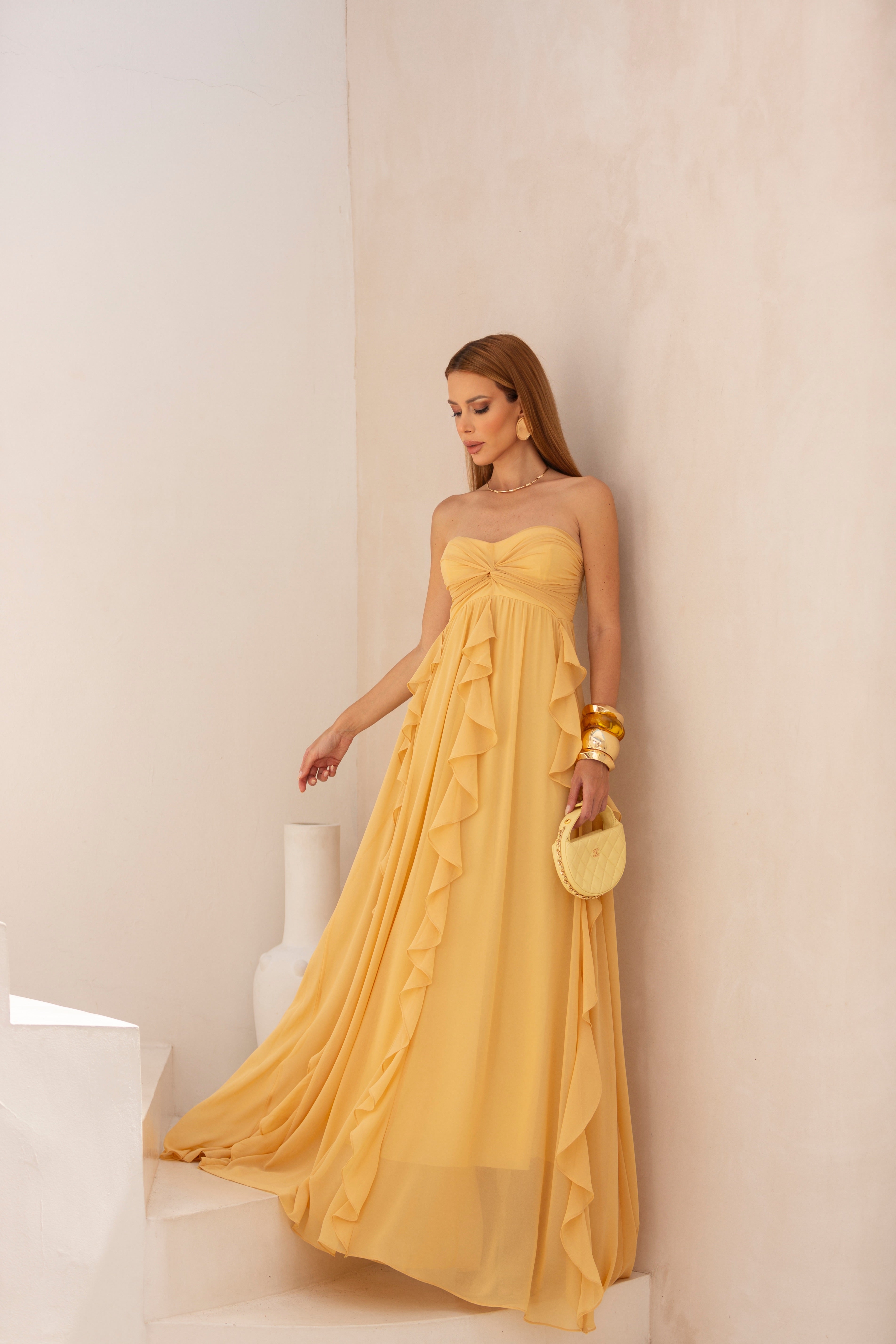 VESTIDO LONGO TOMARA QUE CAIA COM BABADOS CASCATA AMARELO