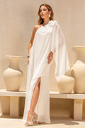 VESTIDO LONGO UM OMBRO COM MANGA CAPA FENDA LATERAL E FLOR 3D OFF WHITE