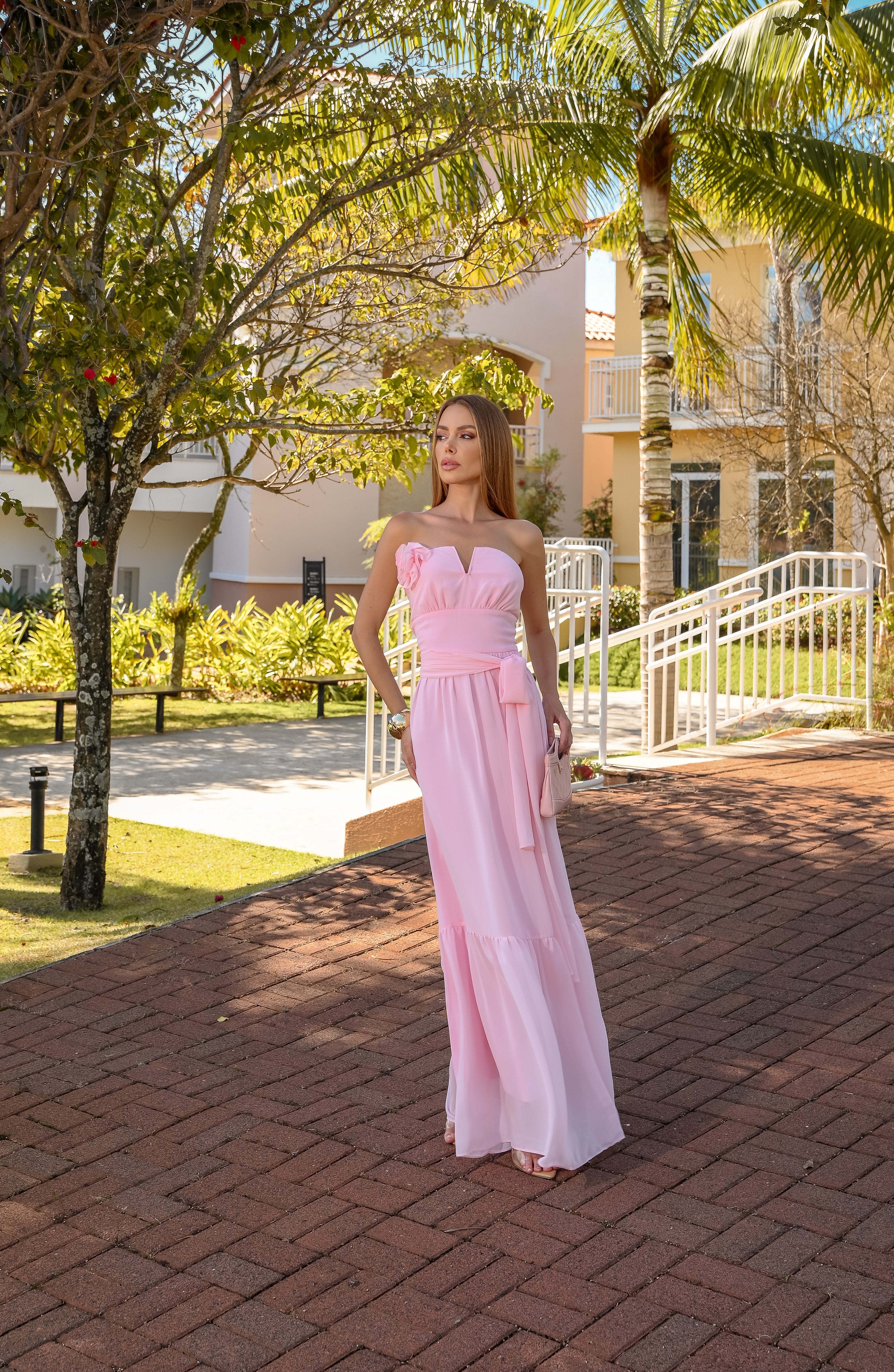 VESTIDO LONGO DECOTE V COM ECHARPE E FLOR 3D REMOVÍVEL ROSA