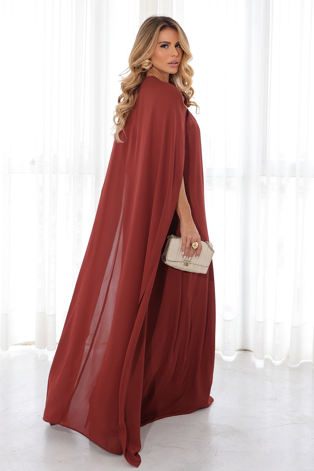 VESTIDO LONGO COM CAPA TERRACOTA