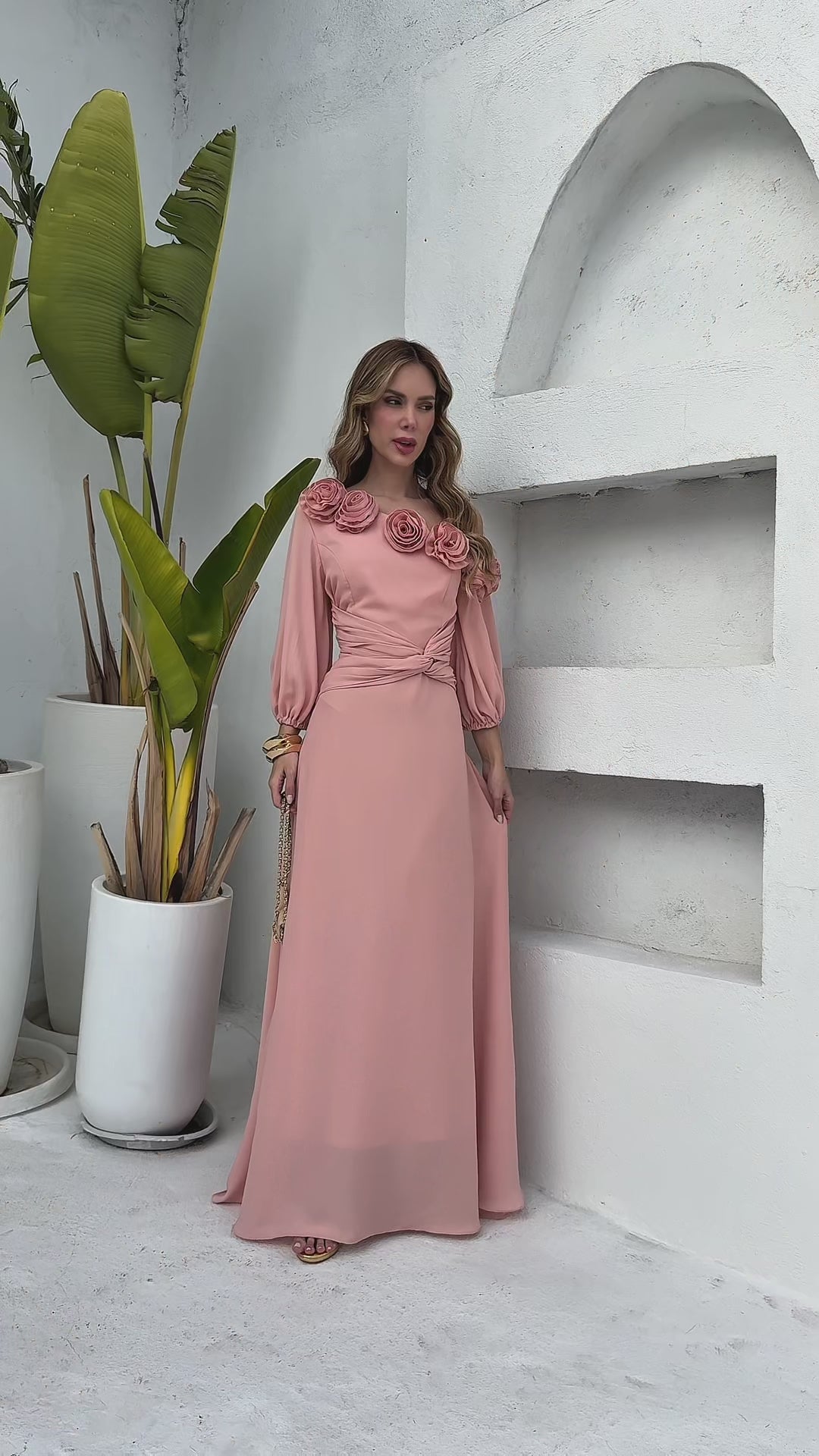 VESTIDO LONGO UM OMBRO COM MANGA BUFANTE E FLORES 3D OFF WHITE