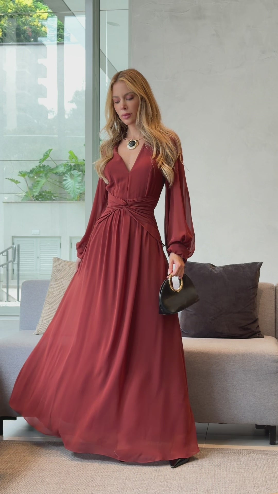 VESTIDO LONGO DECOTE V COM MANGA BUFANTE E TORÇÃO NA CINTURA VERDE