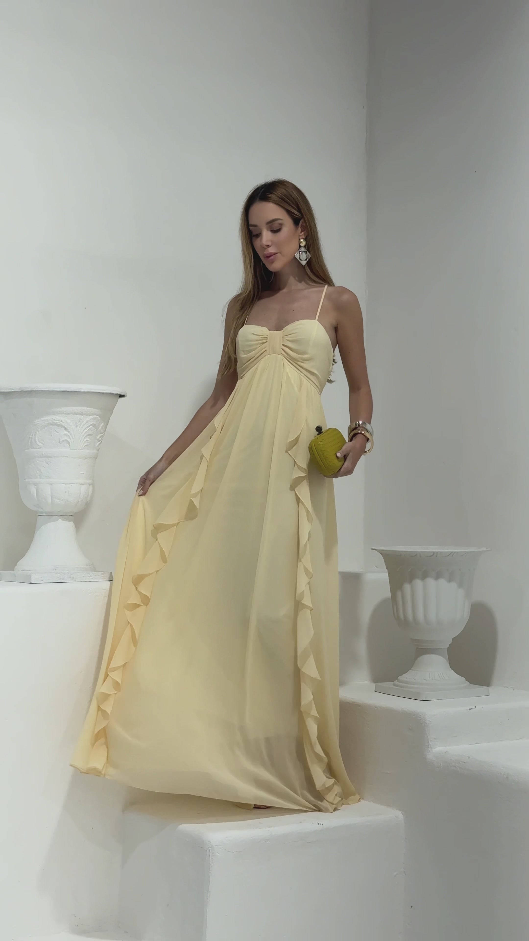 VESTIDO LONGO DECOTE CORAÇÃO COM ALÇAS DRAPEADO NO BUSTO E BABADO CASCATA VERDE