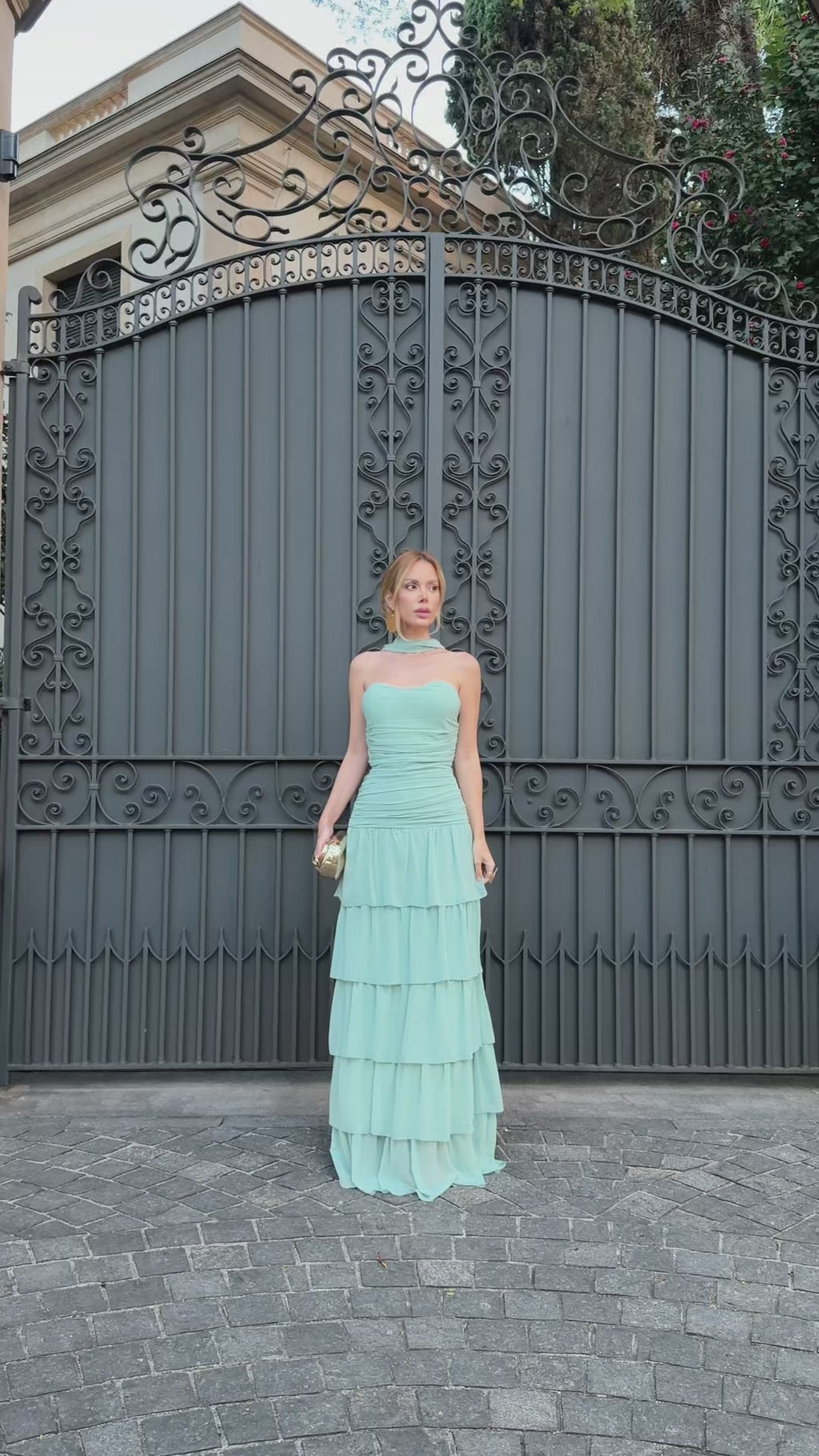 VESTIDO LONGO TOMARA QUE CAIA COM FRANZIDO E BABADOS VERDE