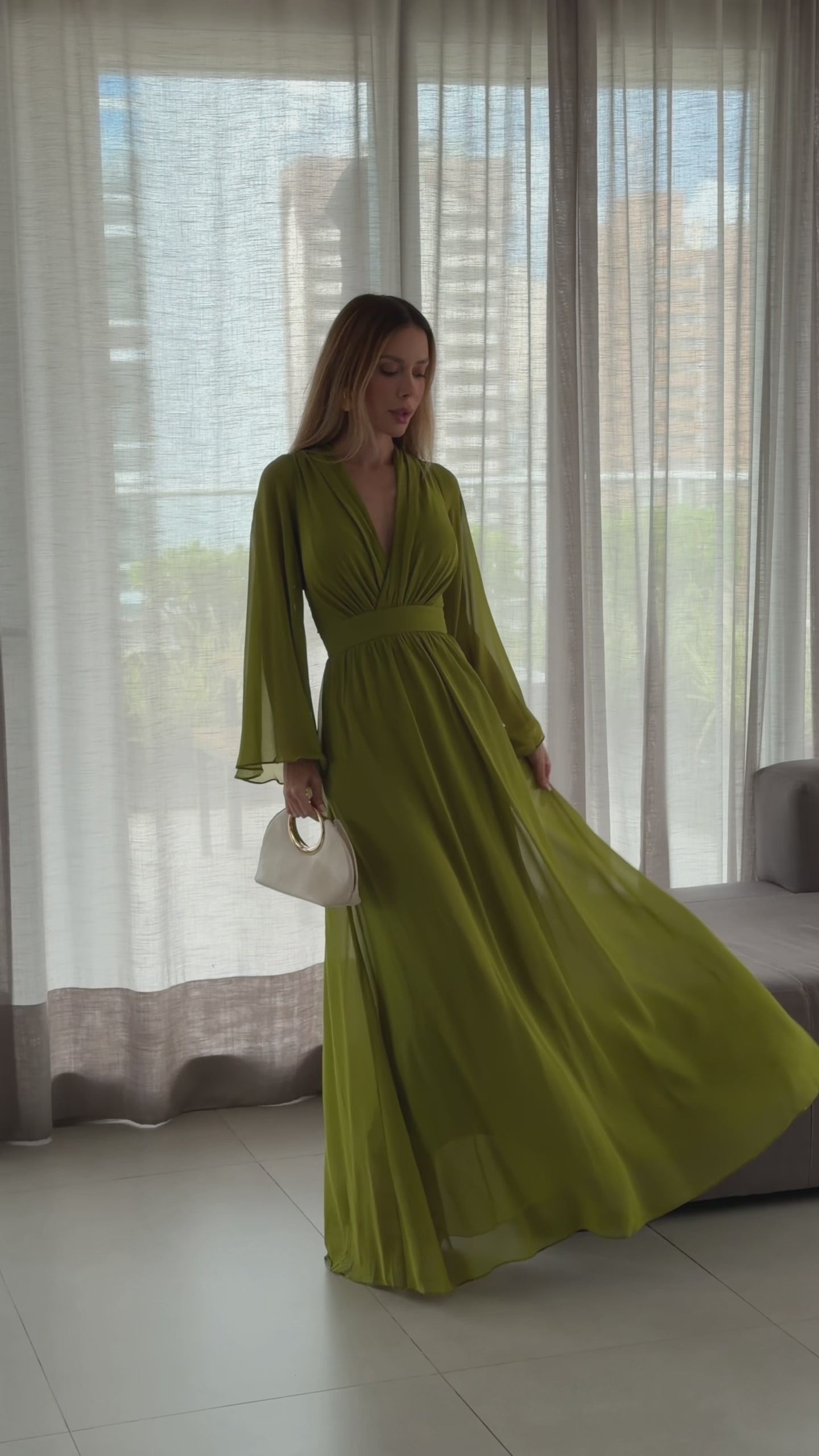 VESTIDO LONGO DECOTE V COM MANGA SINO MARROM