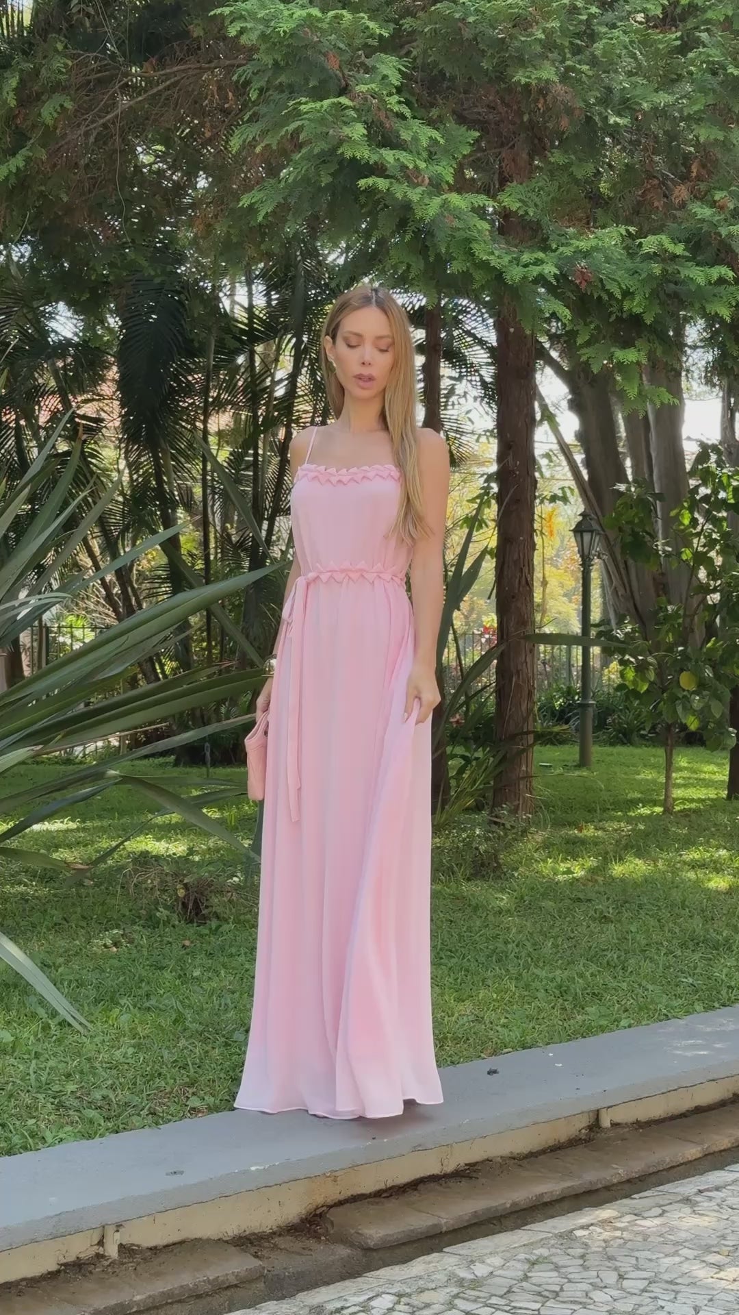 VESTIDO LONGO DECOTE RETO DE ALÇAS COM DETALHE ORIGAMI ROSA