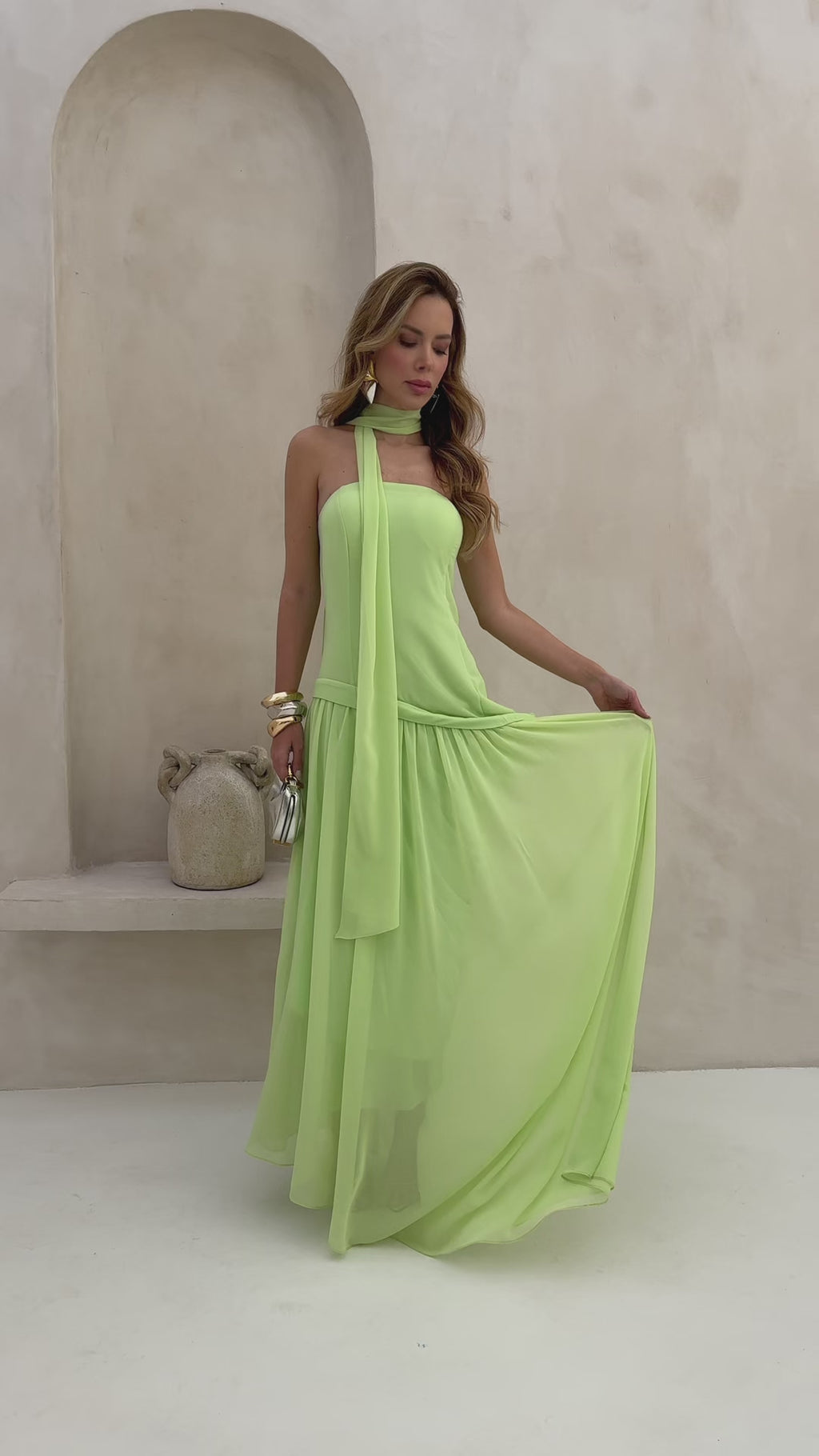 VESTIDO LONGO TOMARA QUE CAIA COM SAIA ASSIMÉTRICA E FAIXA OFF WHITE