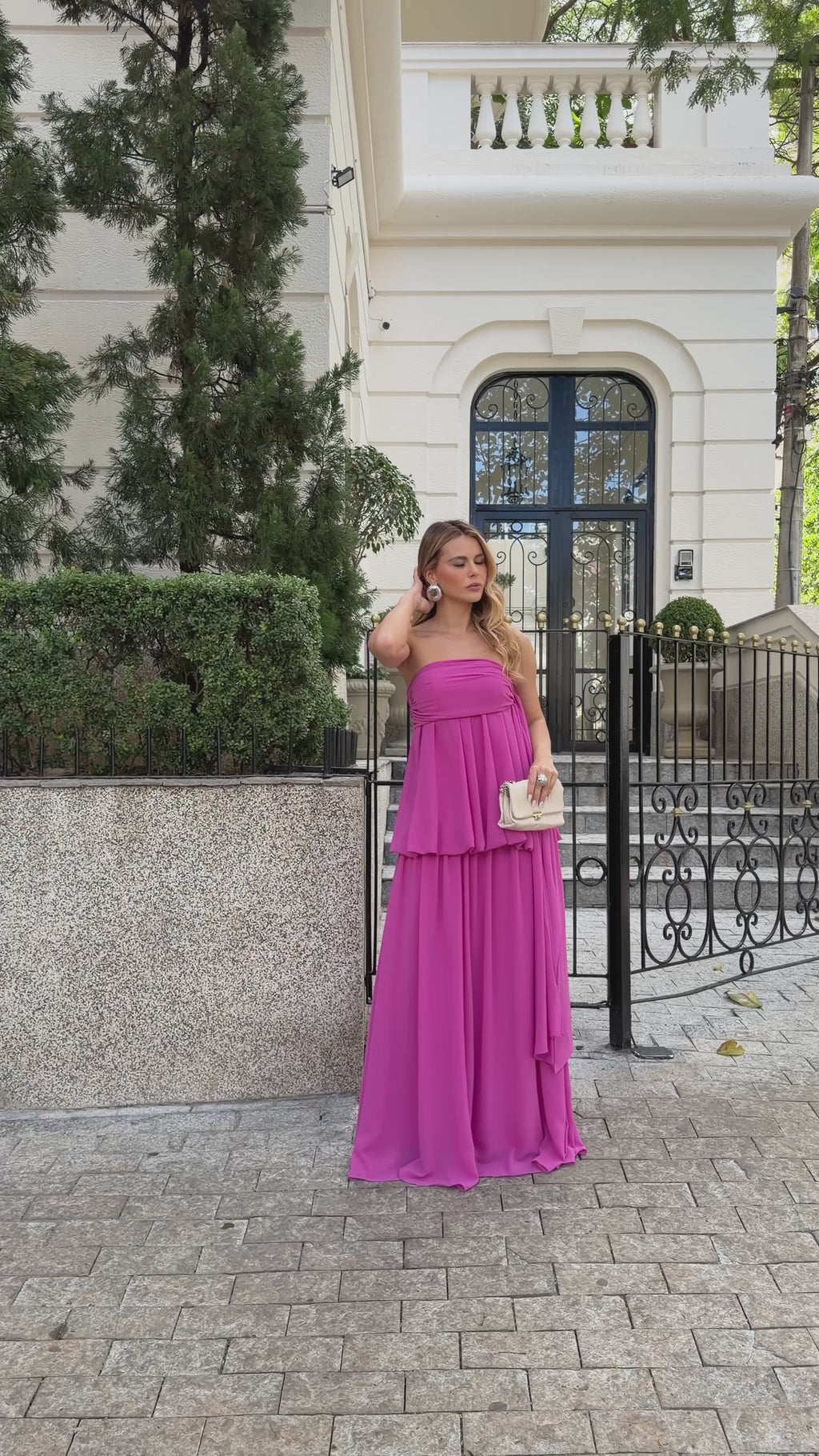 VESTIDO LONGO TOMARA QUE CAIA COM SOBREPOSIÇÃO E FRANZIDO ROSA