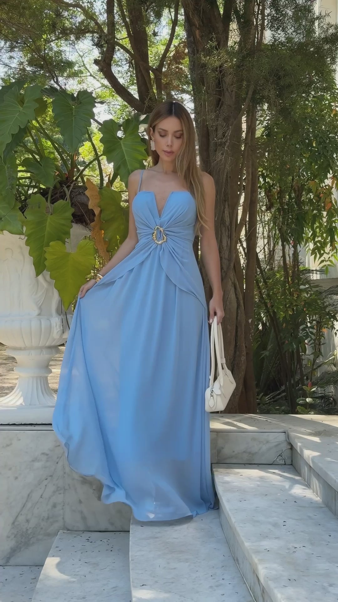 VESTIDO LONGO DECOTE V ESTRUTURADO DRAPEADO NA CINTURA COM FIVELA AZUL