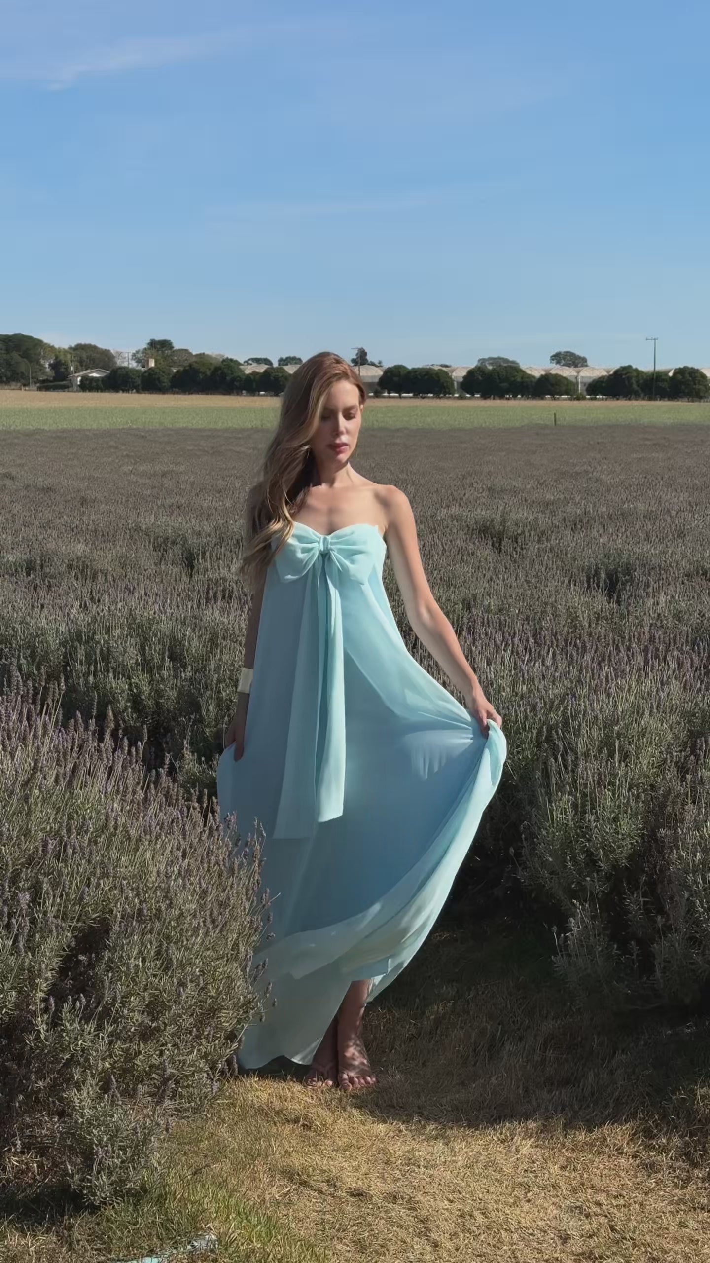 VESTIDO LONGO FLUÍDO DECOTE RETO COM LAÇO VERDE