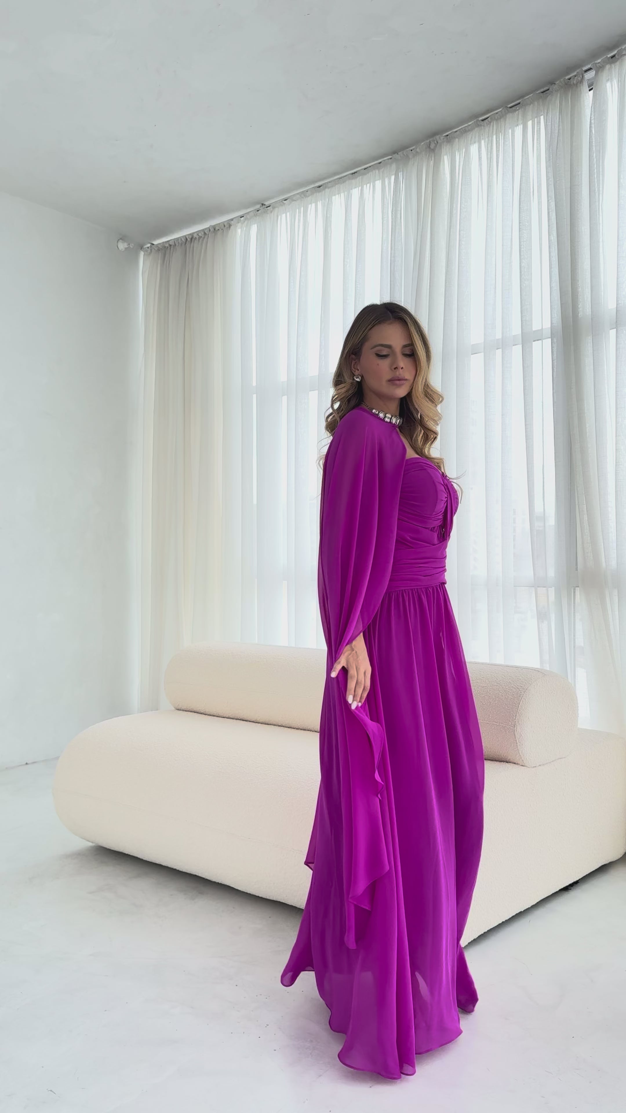VESTIDO LONGO TOMARA QUE CAIA COM CAPA ROSA