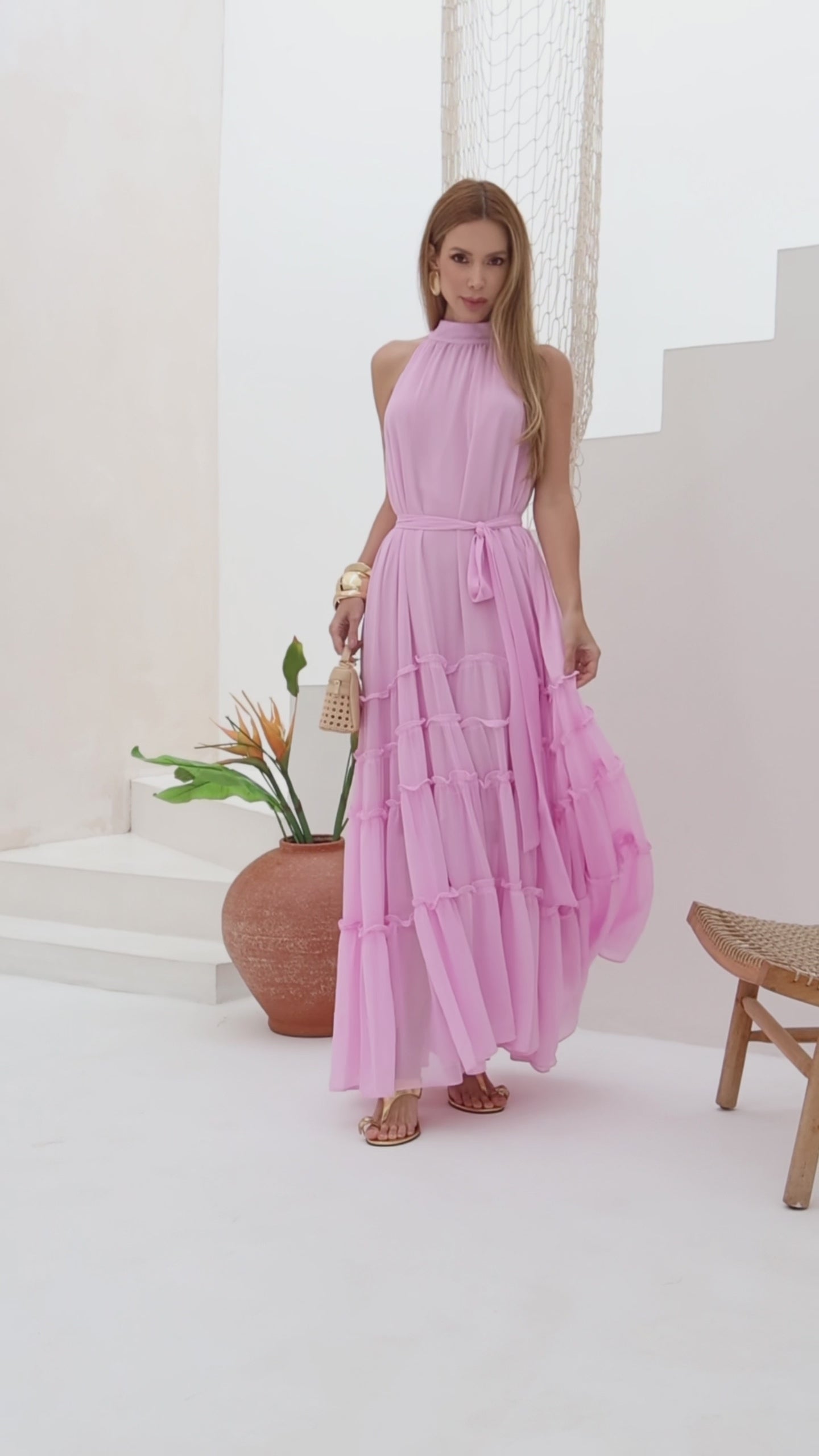 VESTIDO LONGO GOLA ALTA EM CAMADAS E FAIXA REMOVÍVEL VERDE