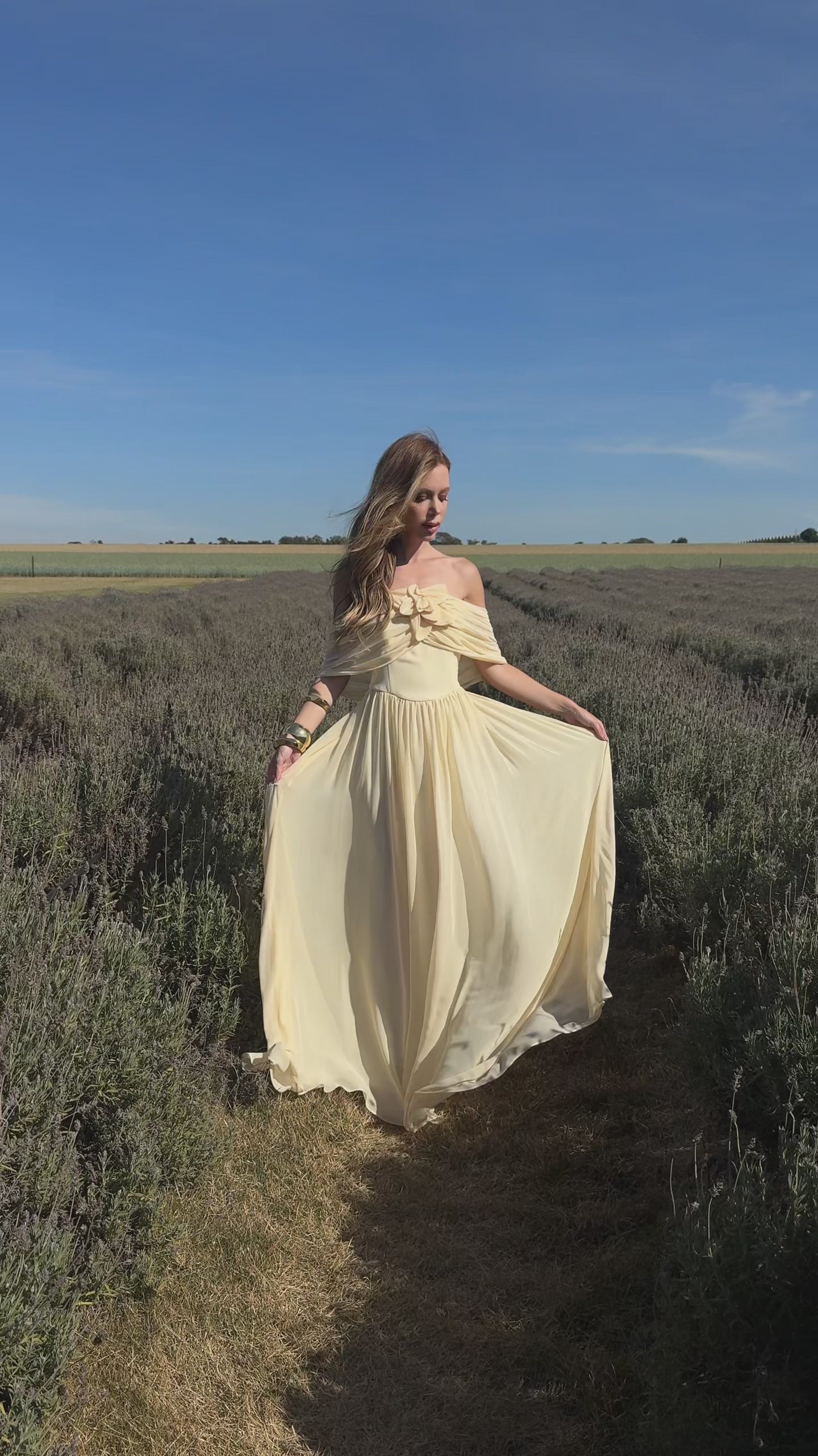VESTIDO LONGO OMBRO A OMBRO CORSET ESTRUTURADO COM FLOR 3D REMOVÍVEL AMARELO