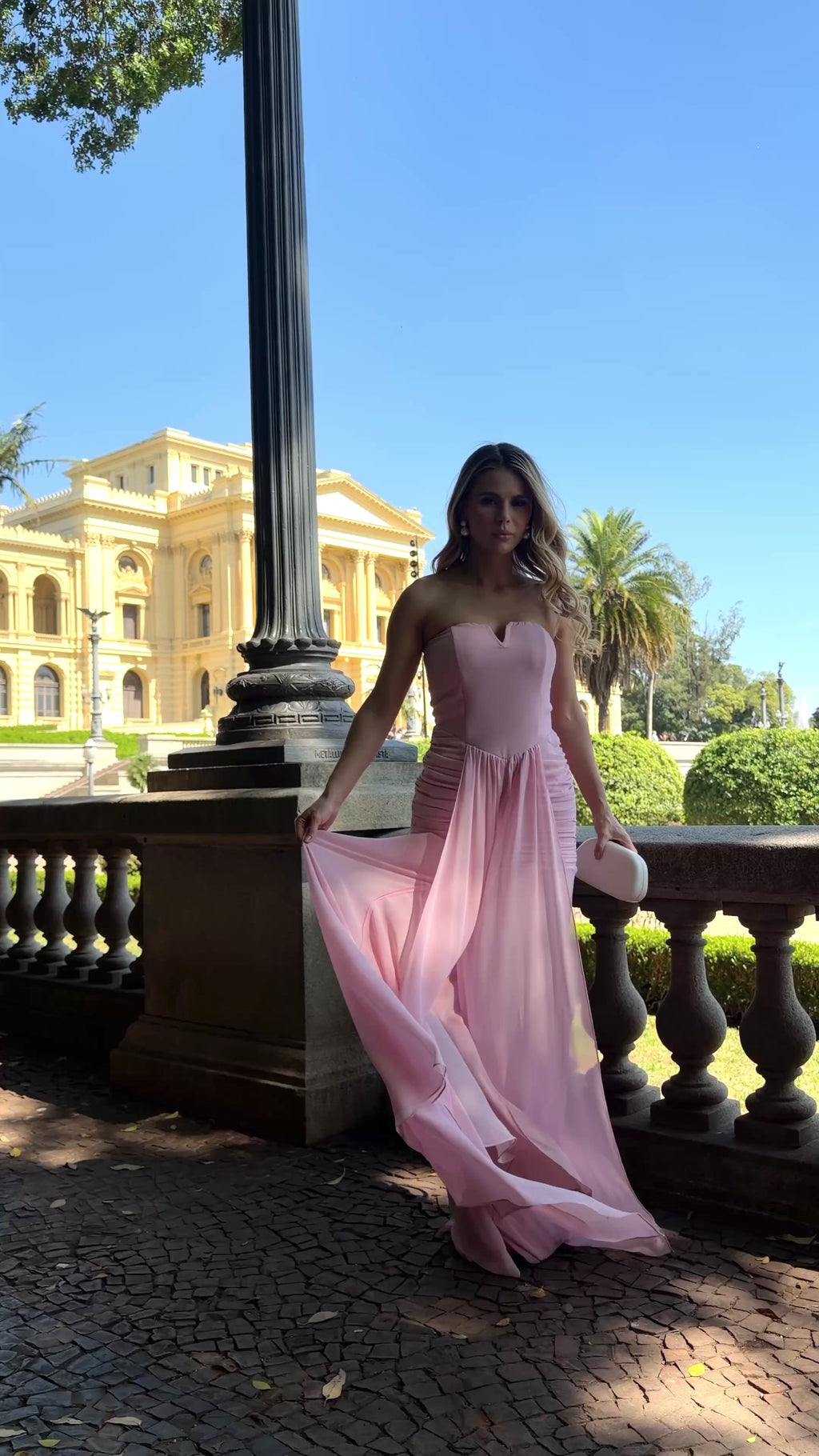 VESTIDO LONGO TOMARA QUE CAIA COM CORPETE E FRANZIDO ROSA