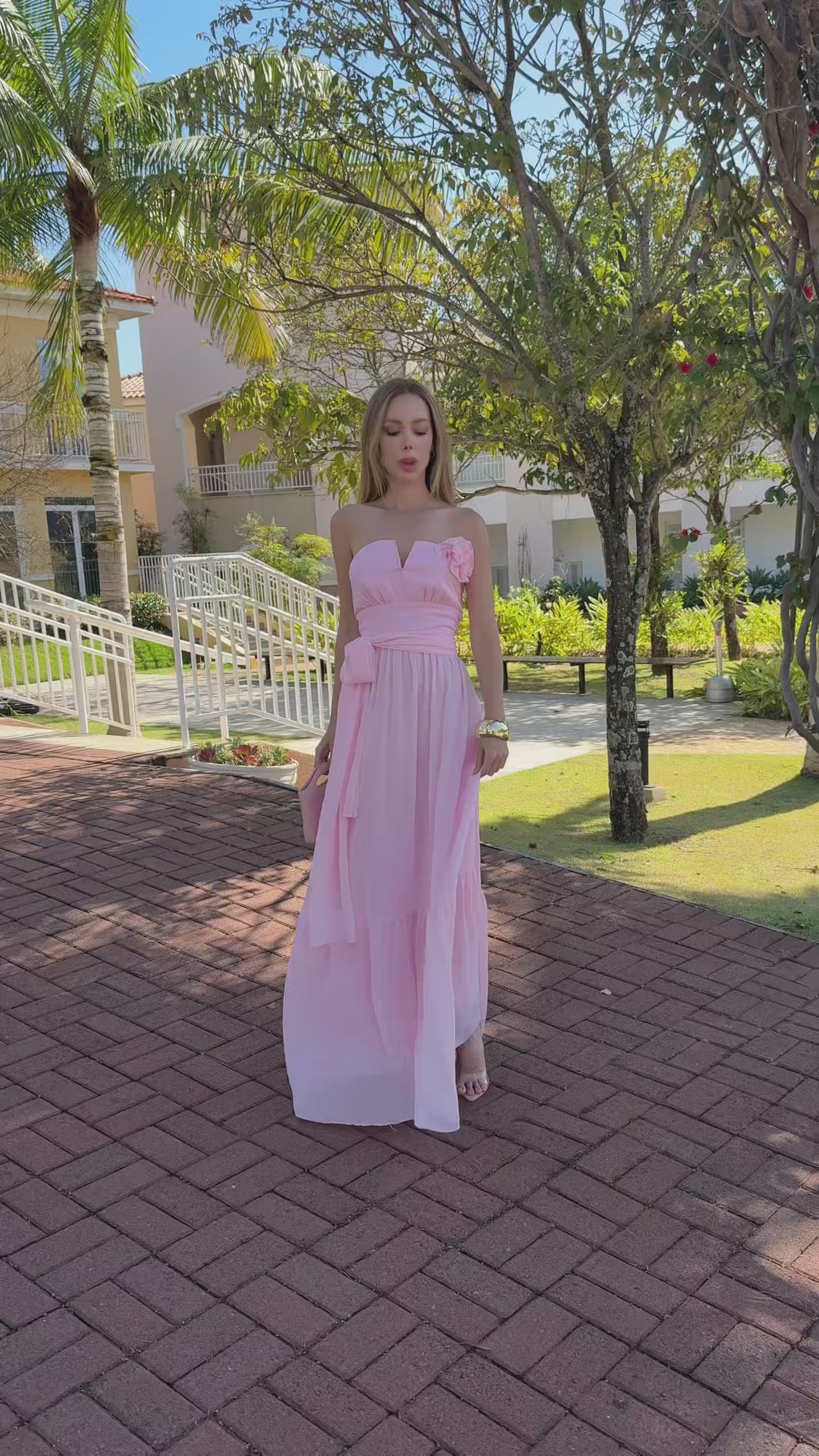 VESTIDO LONGO DECOTE V COM ECHARPE E FLOR 3D REMOVÍVEL PRETO